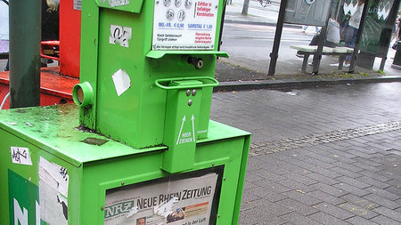 Zeitungsautomat am Stra&szlig;enrand &ndash; keine L&ouml;sung f...