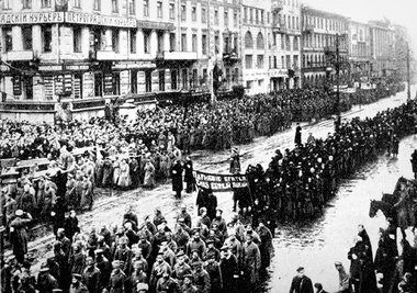 Begräbnis der Opfer der Februarkämpfe in Petrograd 1917