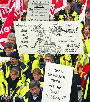 Geduldsfaden gerissen: Demo der Hafenarbeiter gegen den Teilverk...