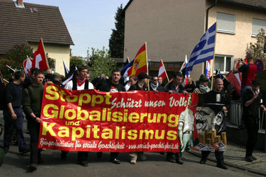 »Volksgemeinschaft« gegen Kapitalismus: Neonazis am 1. Mai 2006 ... »Volksgemeinschaft« gegen Kapitalismus: Neonazis am 1. Mai 2006 ...
