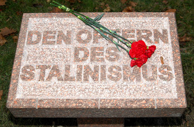 Der Begriff »Stalinismus« überdeckt auch das Positive. (Gedenkst... Der Begriff »Stalinismus« überdeckt auch das Positive. (Gedenkst...