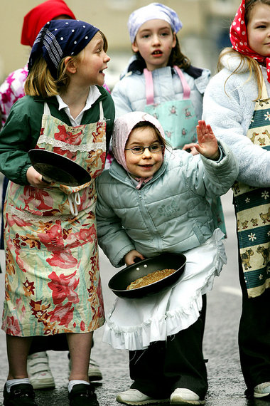 Kochen, waschen, putzen: Auch für die Frauen von morgen freudig ... Kochen, waschen, putzen: Auch für die Frauen von morgen freudig ...