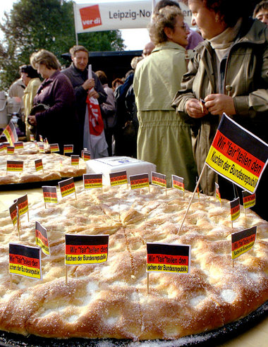 Mitentscheiden, was man vom Kuchen abbekommt, reicht nicht (Mitg... Mitentscheiden, was man vom Kuchen abbekommt, reicht nicht (Mitg...