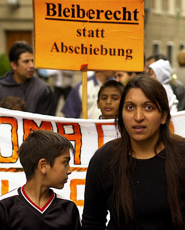 Weiterhin notwendig: Demonstrationen für wirkliches Bleiberecht Weiterhin notwendig: Demonstrationen für wirkliches Bleiberecht