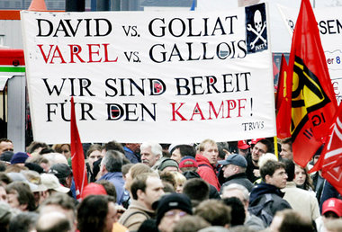 10000 Airbus-Mitarbeiter demonstrierten am Freitag in Hamburg ge... 10000 Airbus-Mitarbeiter demonstrierten am Freitag in Hamburg ge...