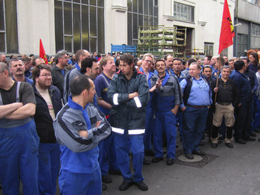 Arbeiter bei DaimlerChrysler Untertürkheim, Werksteil Mettingen,...