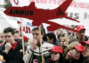Hamburg, 16. März 2007: Mitarbeiter von Airbus protestieren gege...