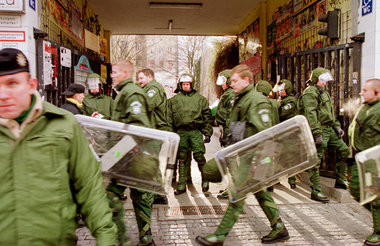 »RZ«-Fahndung, Dezember 1999: 1 000 Polizisten durchsuchten das ...