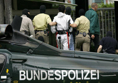 Kinoreife Inszenierung: Der Terrorverdächtige Youssef Al Hajdib ... Kinoreife Inszenierung: Der Terrorverdächtige Youssef Al Hajdib ...