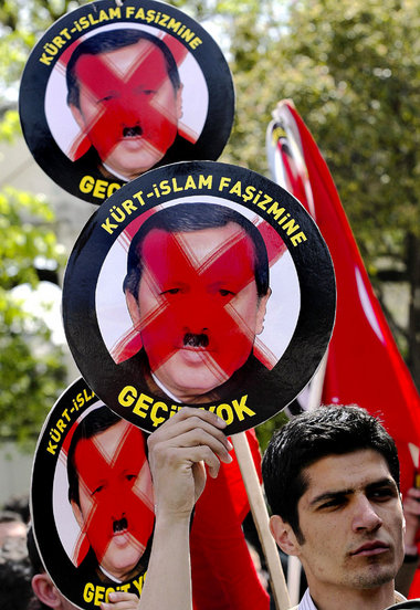 Ankara, 15. April: Mehrere hunderttausend Menschen demonstrierte... Ankara, 15. April: Mehrere hunderttausend Menschen demonstrierte...