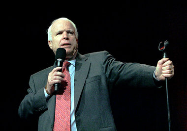 US-Senator McCain sang Teheran am Donnerstag bei einem Vorwahlau...