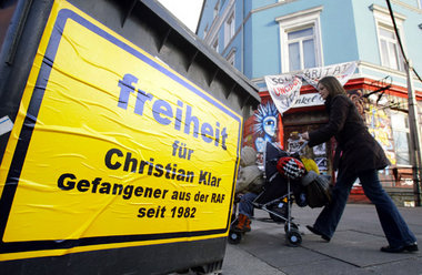Hafenstraße in Hamburg/St. Pauli: Vor den ehemals besetzten Häus...