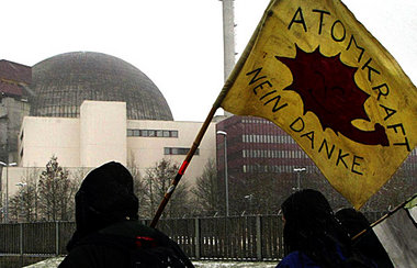 Seit über 30 Jahren AKW-Proteste, hier 2004 in Brokdorf