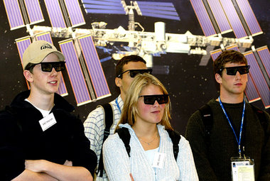 Space Park Bremen: Mit Dunkelbrille im »Edutainment«