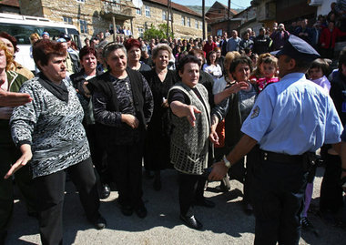 Protestaktion von Serben in Orahovac während des Besuchs der UN-...