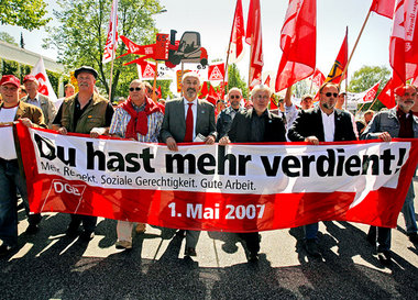 IG-Metall-Chef Jürgen Peters bei der DGB-Demonstration in Hambur...