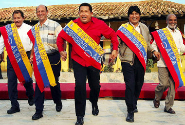 Chávez (Mitte) mit Amtskollegen Daniel Ortega (Nicaragua), Vizep...