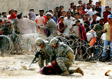 Von US-Soldaten verhaftet: In Bagdad forderten am Mittwoch Hunde...