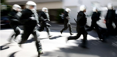 Weg frei für die Neonazis: Dortmunder Polizei am 1. Mai im Einsa...