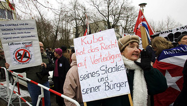 Demo am 18. März vor der Botschaft Kubas in Berlin Demo am 18. März vor der Botschaft Kubas in Berlin