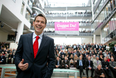 Angetreten, um eine strategische Wende im Verhältnis von Konzern... Angetreten, um eine strategische Wende im Verhältnis von Konzern...