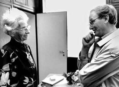 Ruth Werner und Hermann Kant nach deren Auszeichnung mit dem Vat...