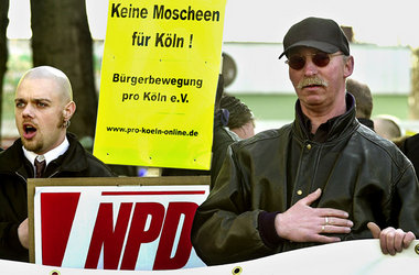 Auch in Köln-Ehrenfeld ist die NPD mit bürgerlichen und rechtsko...
