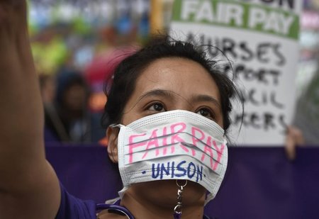 Protesterfahren: Beschäftigte des öffentlichen Sektors demonstri...