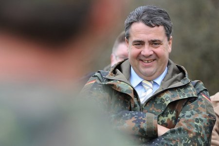 Will Waffenlieferungen als deutsche »Nothilfe« offen lassen: Vie... Will Waffenlieferungen als deutsche »Nothilfe« offen lassen: Vie...