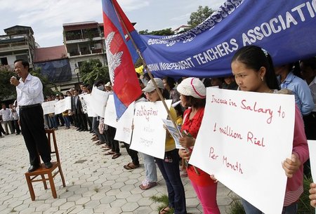 Demonstration am Sonntag in Phnom Penh: Lehrer fordern Mindestlo... Demonstration am Sonntag in Phnom Penh: Lehrer fordern Mindestlo...