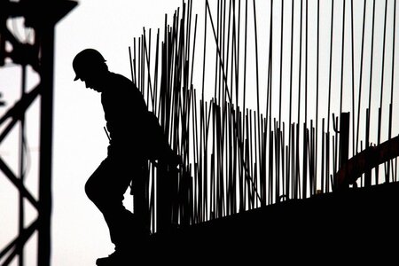 Bald wieder viele Jobs in Gefahr: Auf der Baustelle Deutschland ...