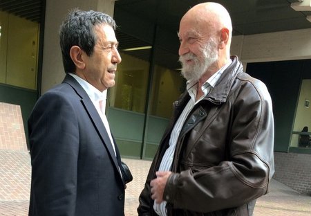 Nebenklageanwalt Adnan Erdal ließ sich auf ein Gespräch mit dem ...