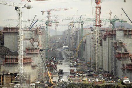 Klotzen statt kleckern bei der Erweiterung: Baustelle an einem T... Klotzen statt kleckern bei der Erweiterung: Baustelle an einem T...