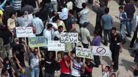 Anti-Assad-Demonstration in Deraa im April 2011 - die »Freie Syr... Anti-Assad-Demonstration in Deraa im April 2011 - die »Freie Syr...