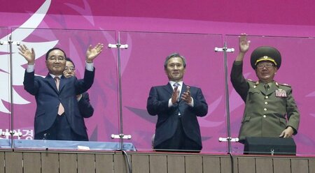 Gast aus der Volksrepublik: Hwang Pyong So (rechts) neben Vertre... Gast aus der Volksrepublik: Hwang Pyong So (rechts) neben Vertre...