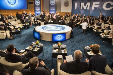 Große Runde, kleine Ergebnisse: Sitzungsraum des IWF-Lenkungsaus... Große Runde, kleine Ergebnisse: Sitzungsraum des IWF-Lenkungsaus...