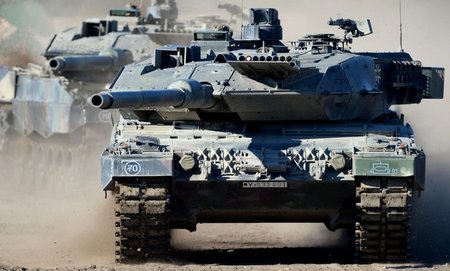 Deutscher Exportknaller: Der Kampfpanzer Leopard 2, hier bei ein... Deutscher Exportknaller: Der Kampfpanzer Leopard 2, hier bei ein...