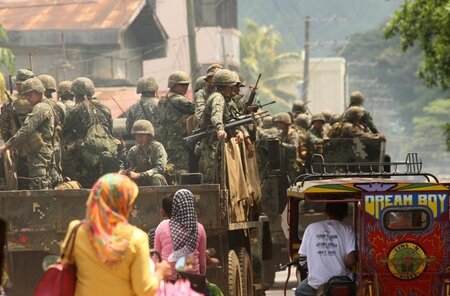 Militär in den Straßen: Die Regierung in Manila verstärkt Truppe...