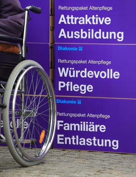Organisationen kritisieren das "Pflegestärkungsgesetz". "Deutlic... Organisationen kritisieren das "Pflegestärkungsgesetz". "Deutlic...