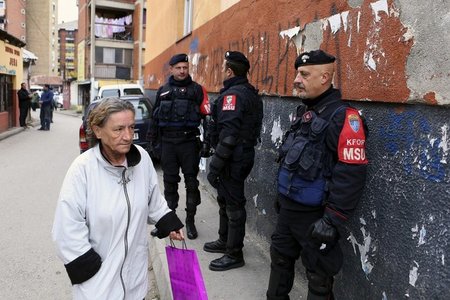 Ein neoliberales Schockprogramm als Ausweg? NATO-Trupp in der St... Ein neoliberales Schockprogramm als Ausweg? NATO-Trupp in der St...