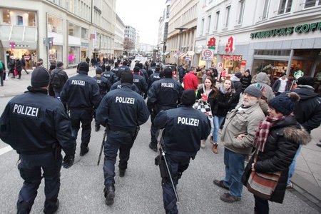 Übertragung einer konkreten Gefahr von der Person auf den Ort: I...