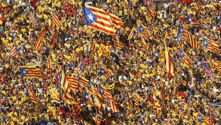 Am Sonntag war die Plaça Catalunya in Barcelona in die katalanis...
