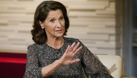 Antonia Rados (RTL) erklärt Sandra Maischberger IS und die Kreuz...