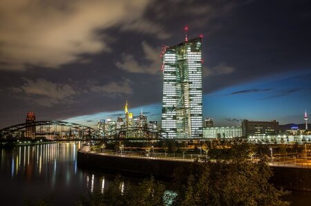 EZB-Turm, mächtig gewaltig: Die neue Residenz der Herren über de...