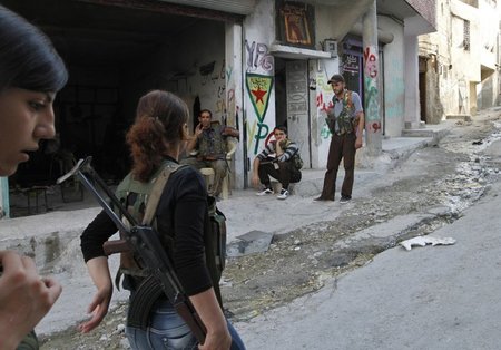 Zahlreiche kurdische Frauen haben sich den Einheiten zur Selbstv...