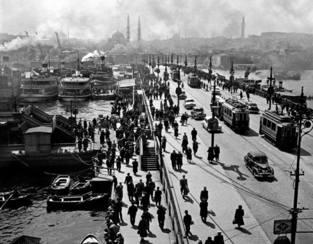 Vor der Entwicklung zum Hässlichen: Galatabrücke in Istanbul, 19...