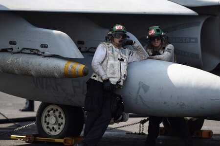 Teuere »Helfer« für den Irak: Jagdbomberpilot des im Golf einges... Teuere »Helfer« für den Irak: Jagdbomberpilot des im Golf einges...