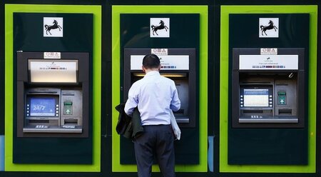 Automaten statt persönlicher Beratung - darauf setzt die britisc...