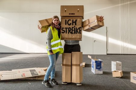 Der Arbeitskampf in der Papierbranche ist eng verknüpft mit demj... Der Arbeitskampf in der Papierbranche ist eng verknüpft mit demj...