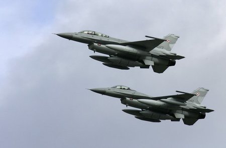 Polnische Kampfflugzeuge vom US-Typ F-16 Polnische Kampfflugzeuge vom US-Typ F-16